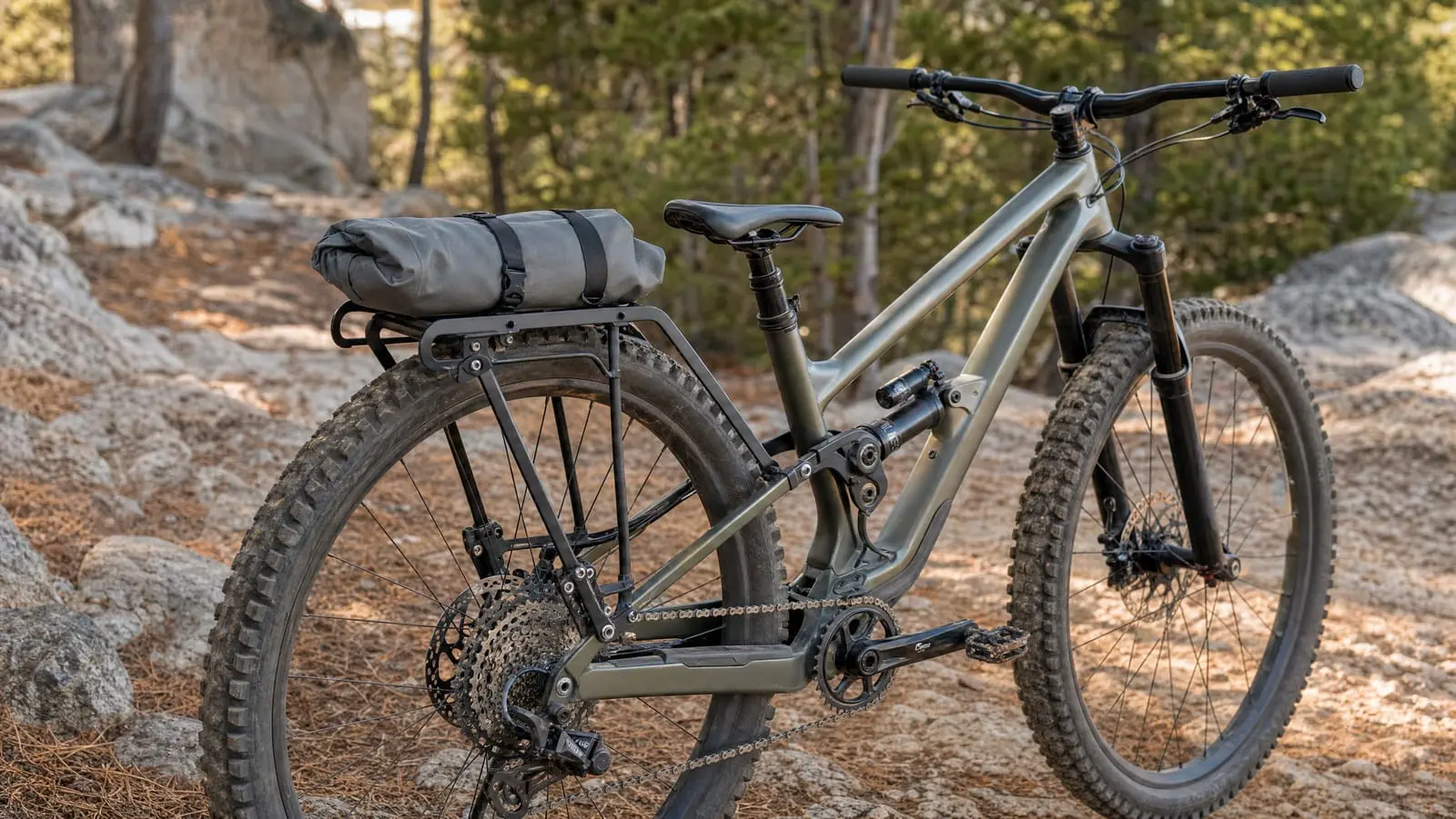 Cover Image for Racks and Panniers on Full-Suspension and Small-Frame Bikes
